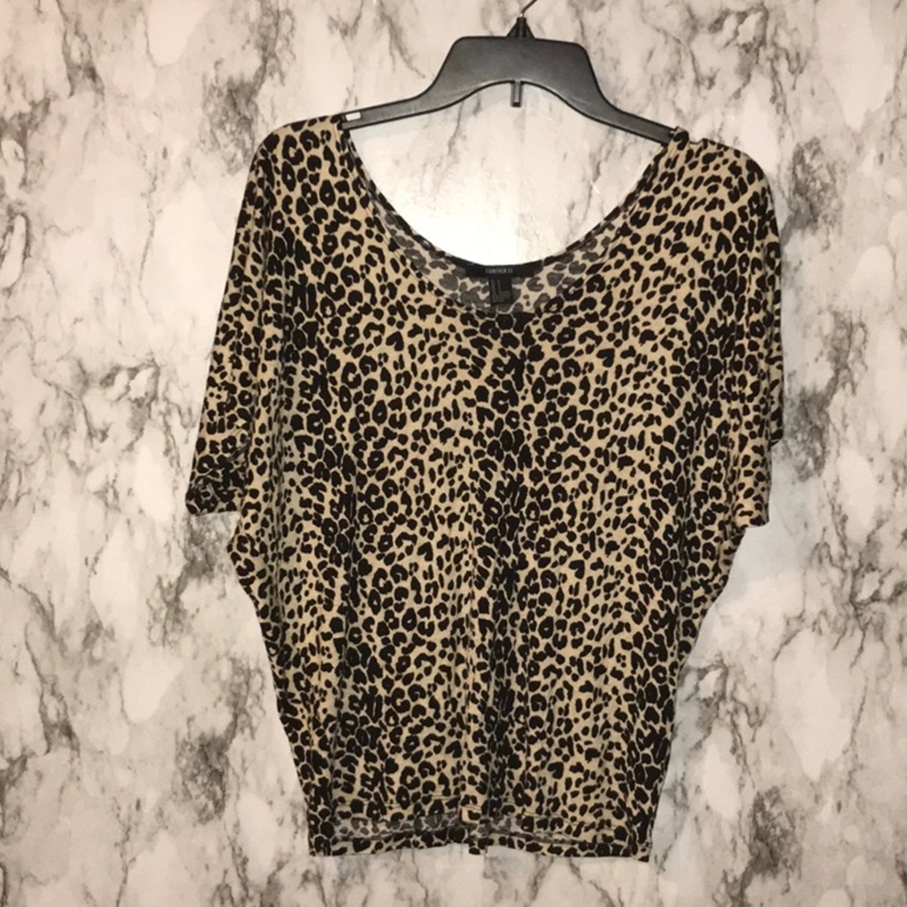 🛍cheetah print short sleeve shirt  small animal
